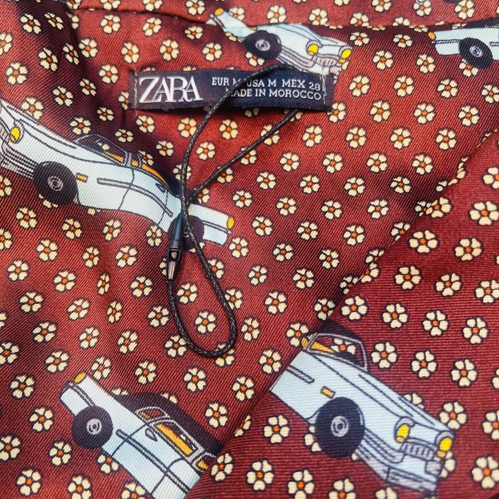 Beautiful Zara top- size M

Car pattern on brown -looks vintage